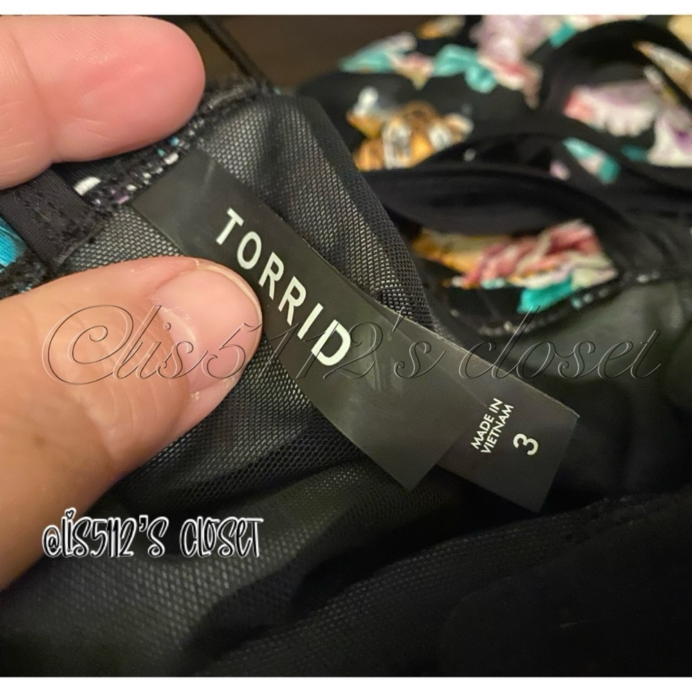 Torrid Black Tiger Floral Strappy Lattice Back Underwire Swimsuit 3X 22 24 - Picture 10 of 15